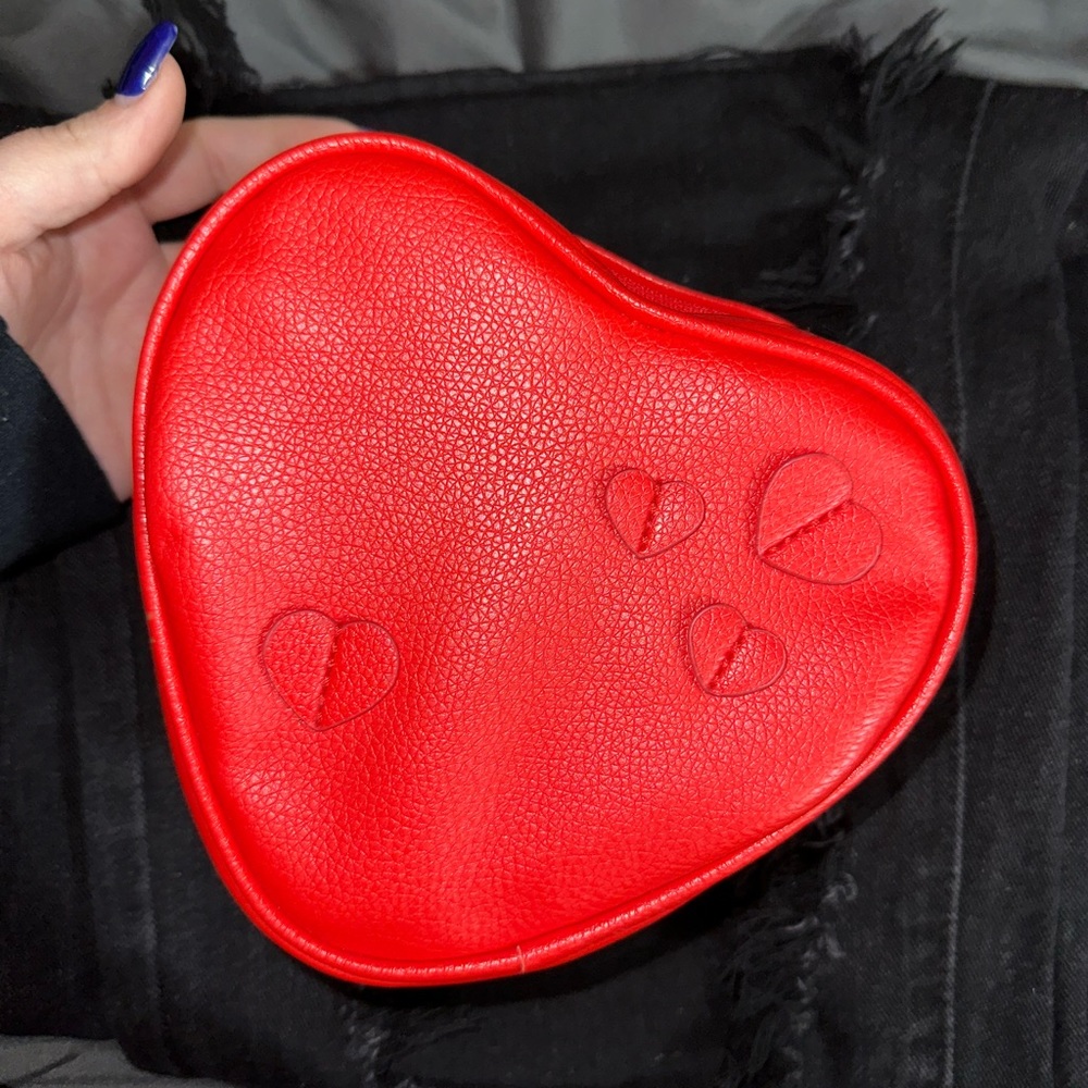 Bath & Body Works Heart Valentine's Day Red Zipper Cosmetic Makeup Case